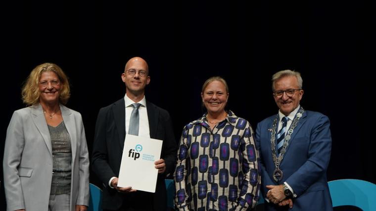 Uitreiking award aan CJI tijdens FIP-congres 2025